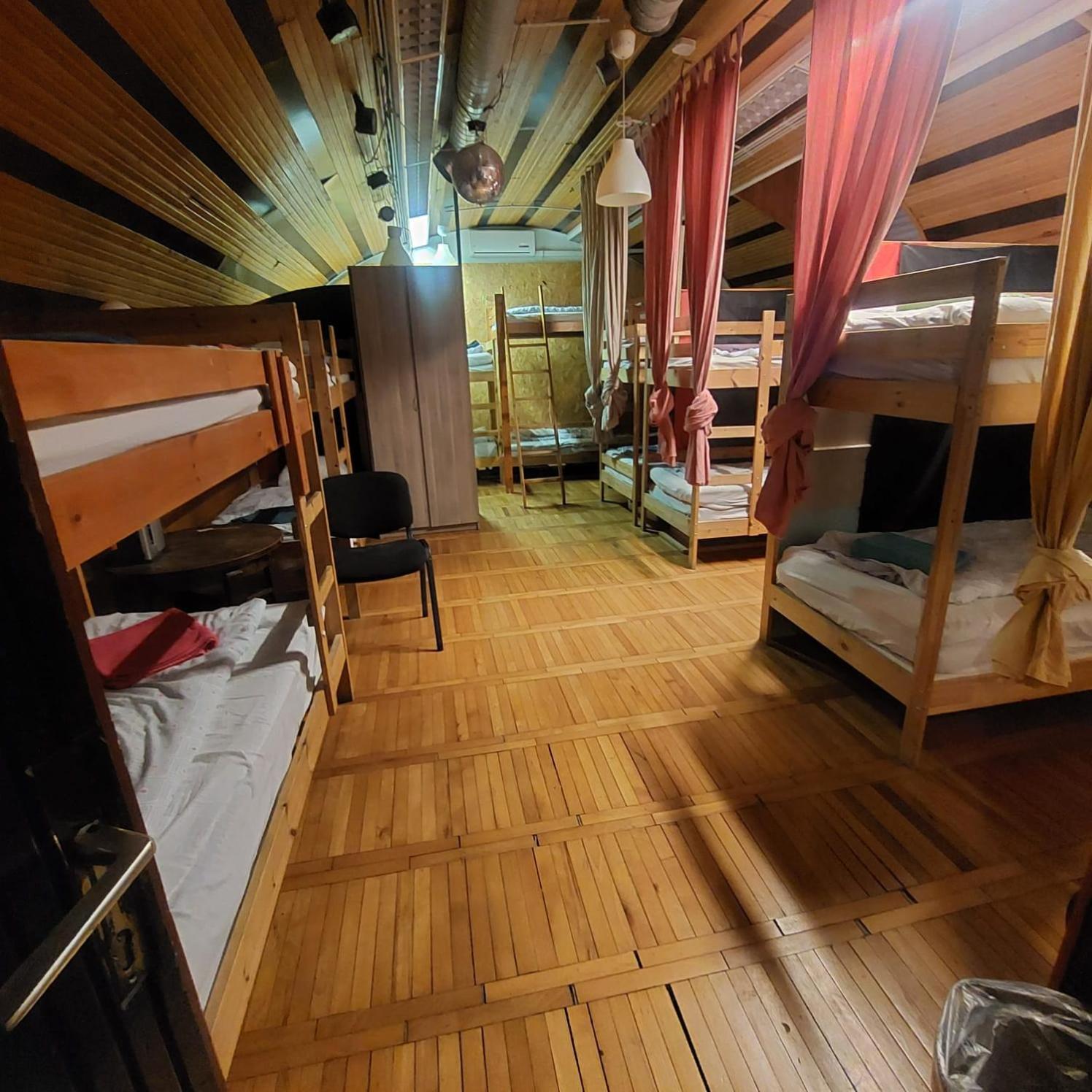 Whole Basement Former Pub For Stag Do, Bachelor House Party Flat Budapeste Exterior foto